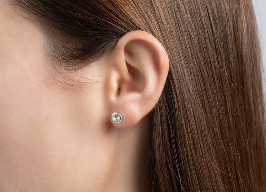 Sterling sølv Ørestikker polerede, hvid topas 1.20ct - Urma.dk