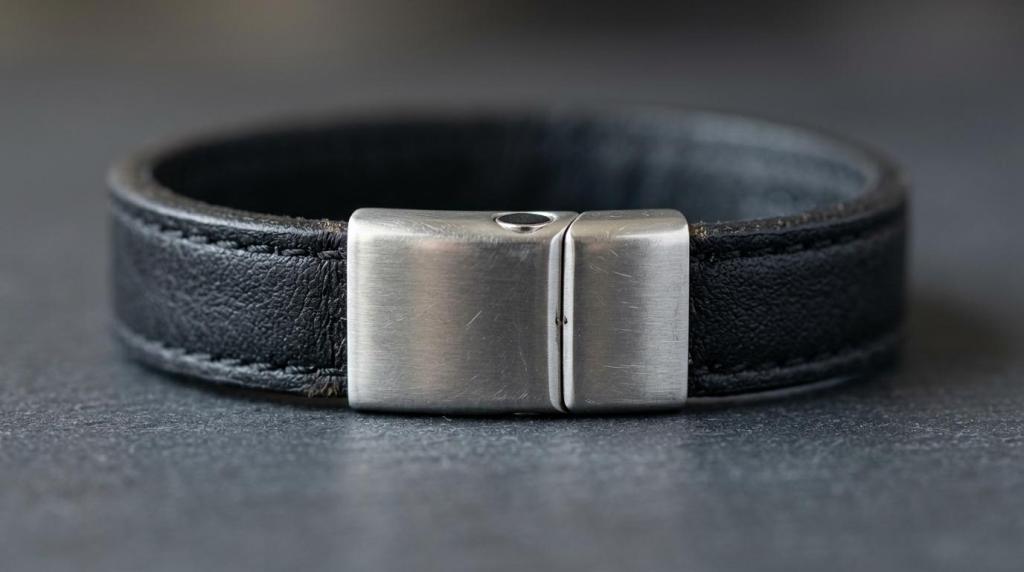8 herrearmbånd i stål og læder til gave og hverdag