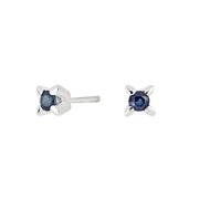 14kt. hvidguldsørestikker m/safir 3mm - Urma.dk