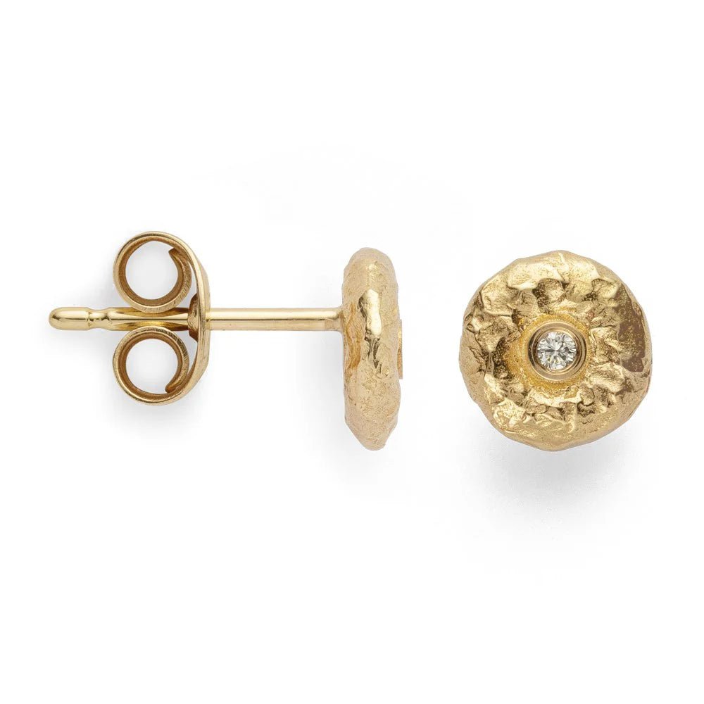 18 karat guld Ørestikker specielt teksturerede, br 0,03 - Urma.dk