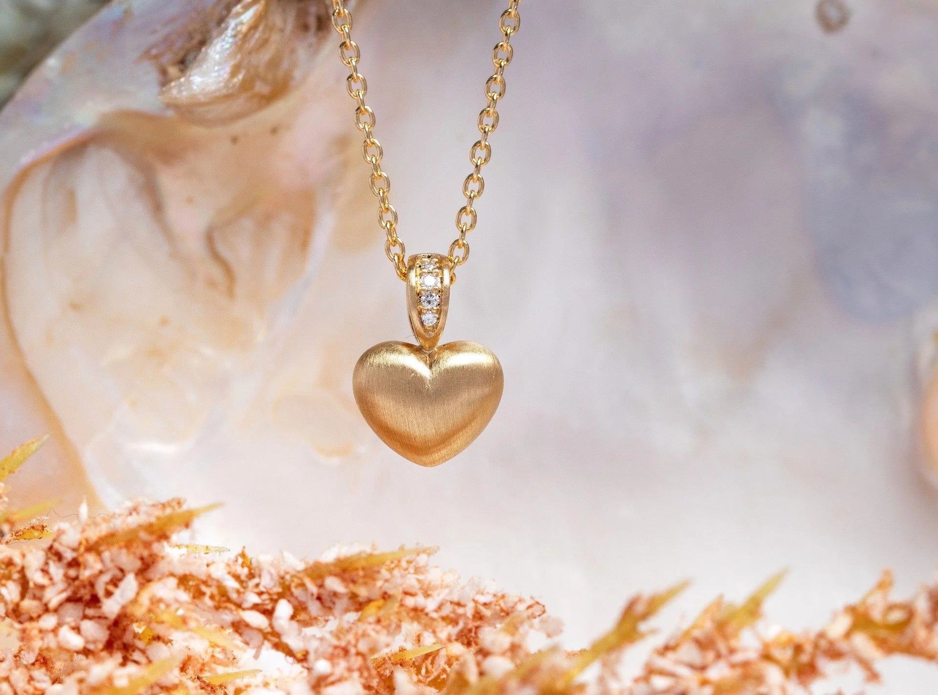 18 karat guld Vedhæng mat br 0,014ct W - SI - Urma.dk