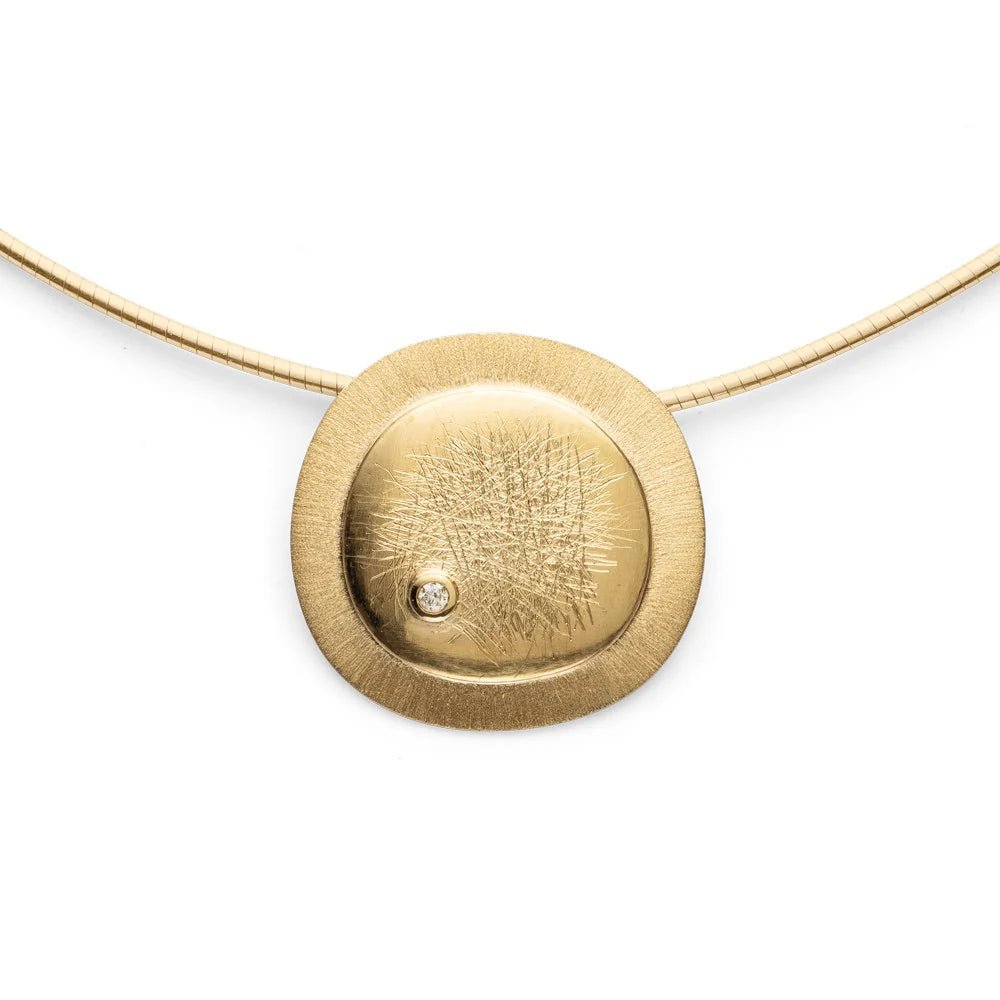 18 karat guld Vedhæng mat/børstet, br. 0,02ct W - SI - Urma.dk