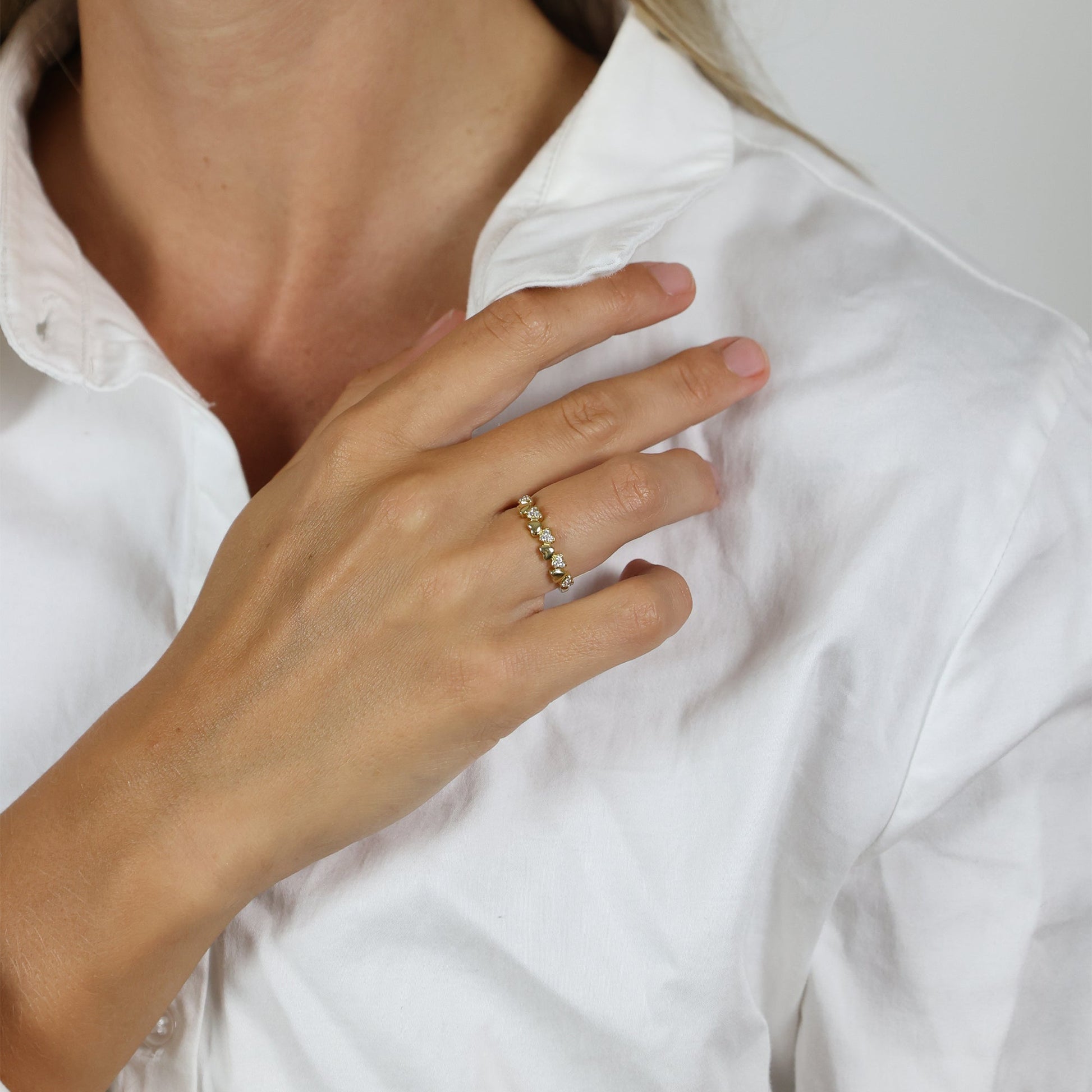 Ring 8kt, bånd med hjerter