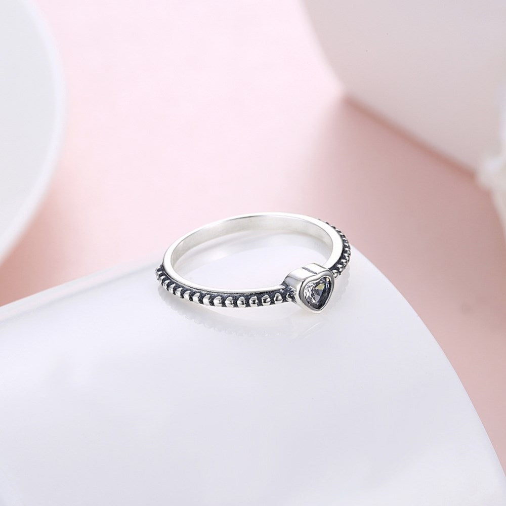 Sølv ring med hjerte med sten