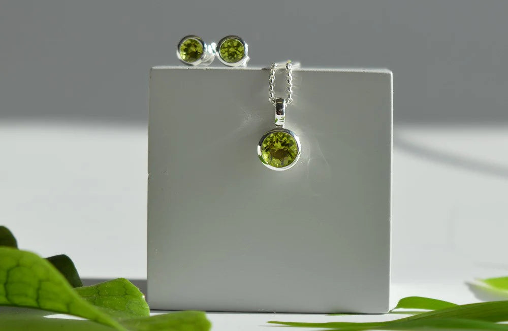Sterling sølv Ørestikker polerede, peridot 0,90ct