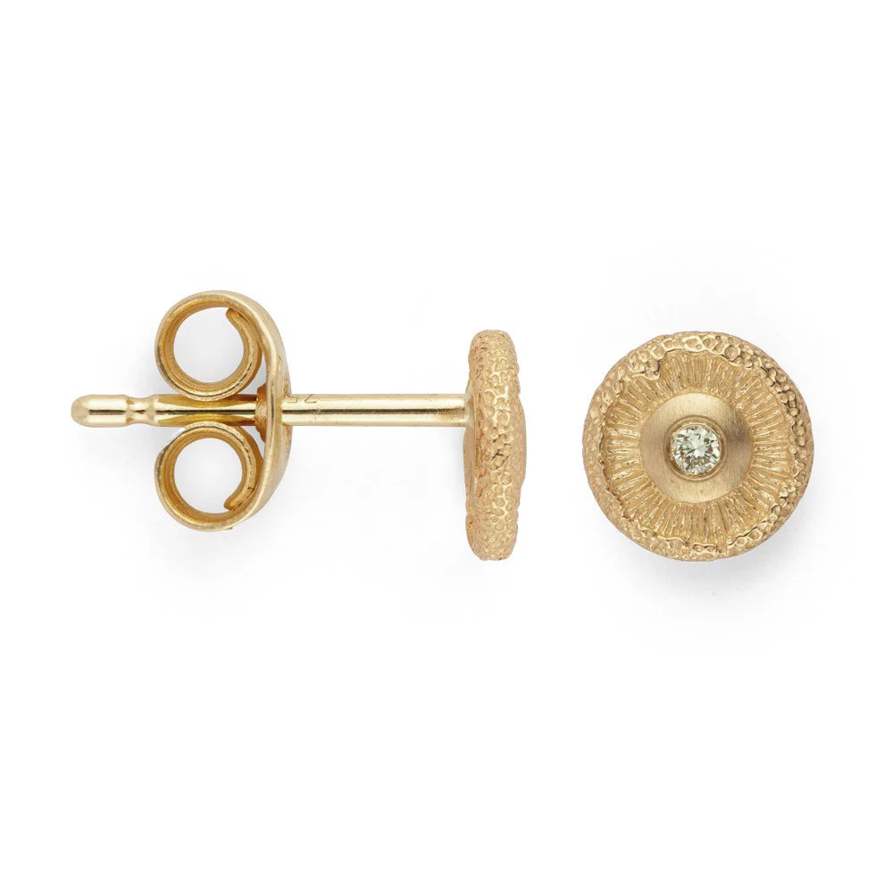 18 karat guld ørestikker mat/teksturerede, 0.02ct
