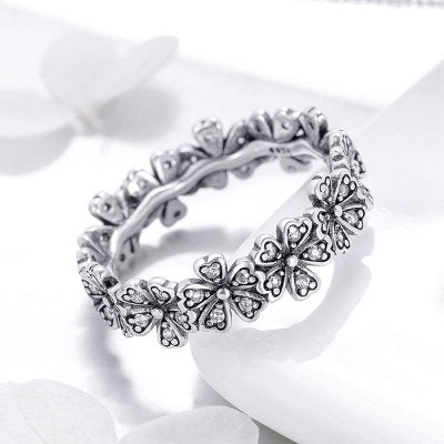 Sølv ring med blomster og zirconia