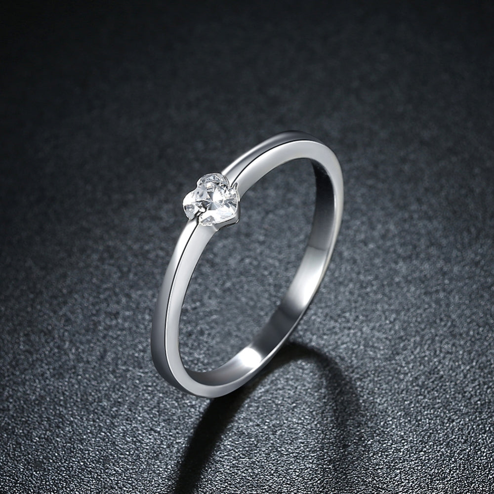 Sølv ring med hjerteformet zirconia