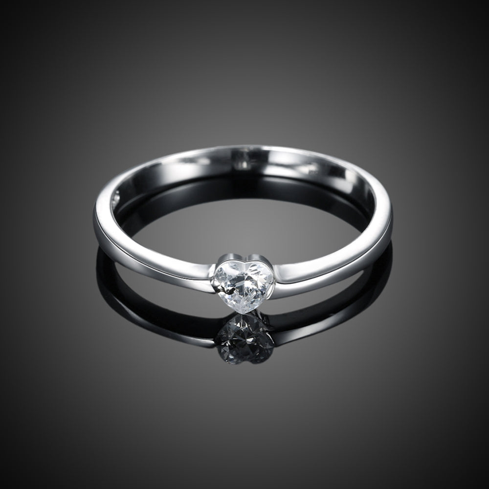 Sølv ring med hjerteformet zirconia