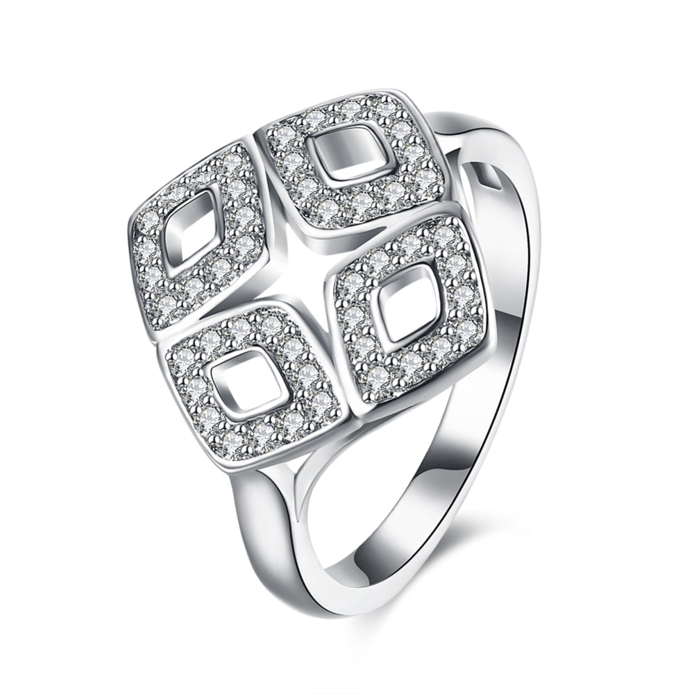 Sølv ring med mønster i rhombe form med zirconia.