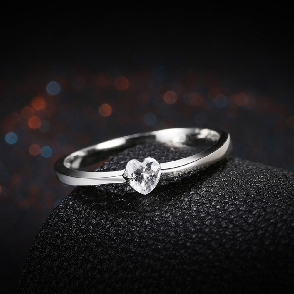Sølv ring med hjerteformet zirconia