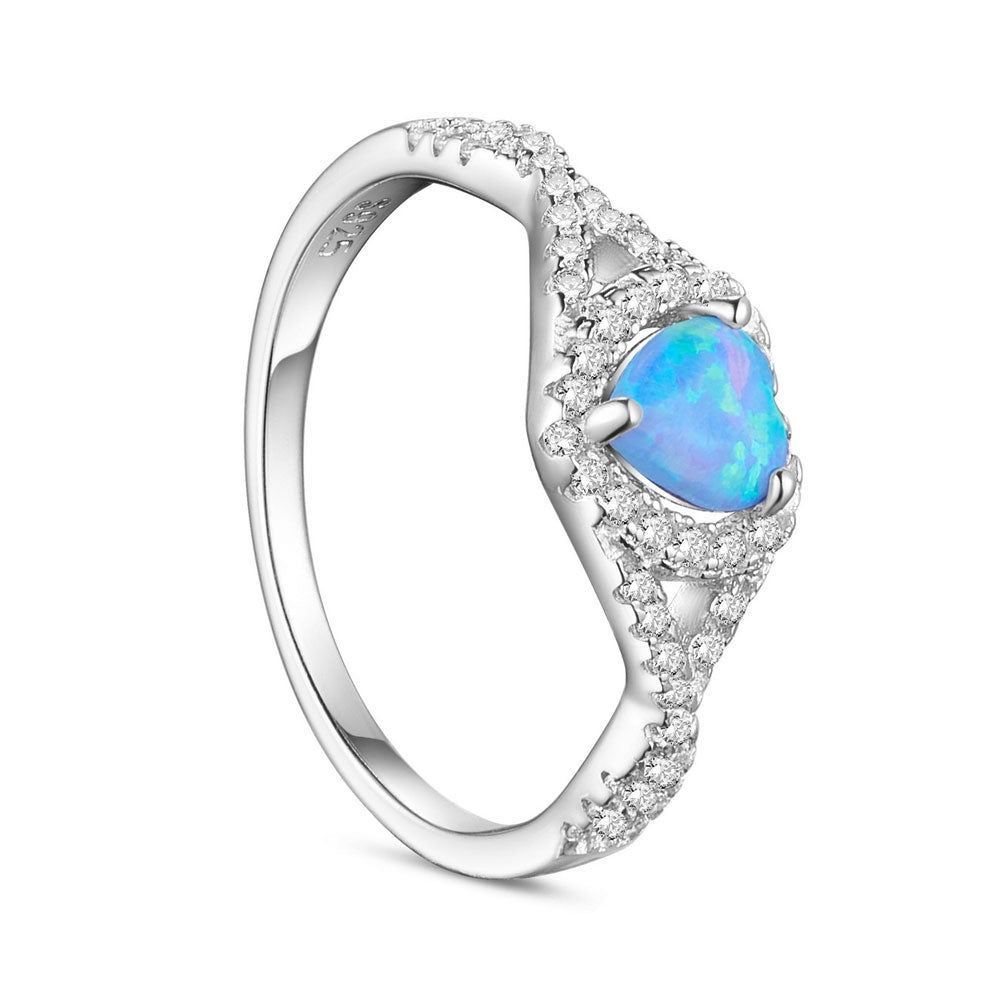 Sølv ring med opal hjerte og zirconia.