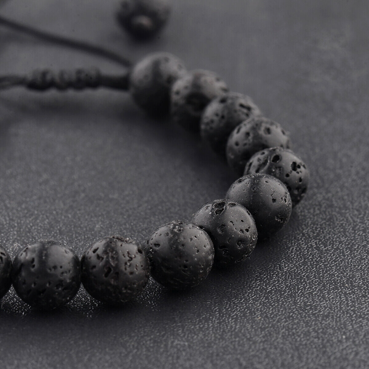 Yoga armbånd flettet med lava stene