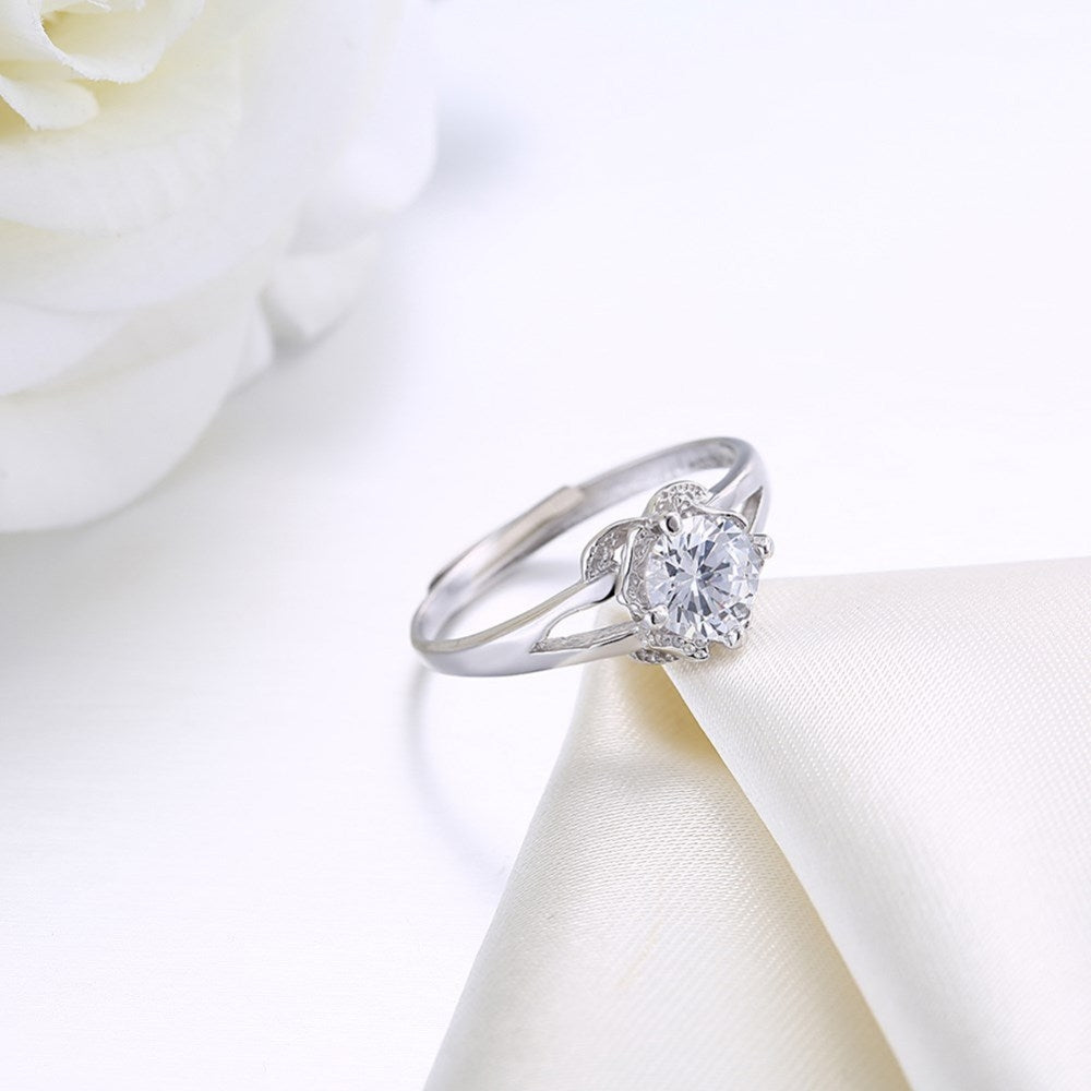 Sølv ring med blomst med zirconia sten