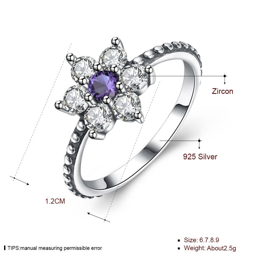 Sølvring med blomst med zirconia