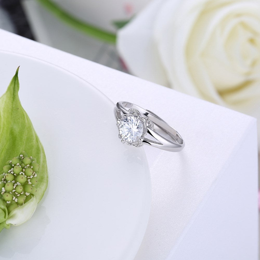 Sølv ring med blomst med zirconia sten