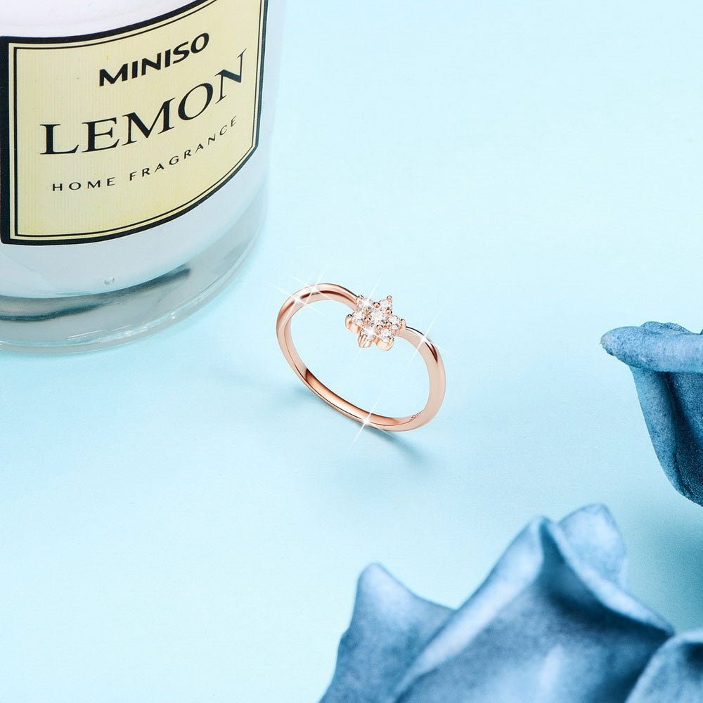 Forgyldt sølv ring med blomst med zirconia sten - Urma.dk