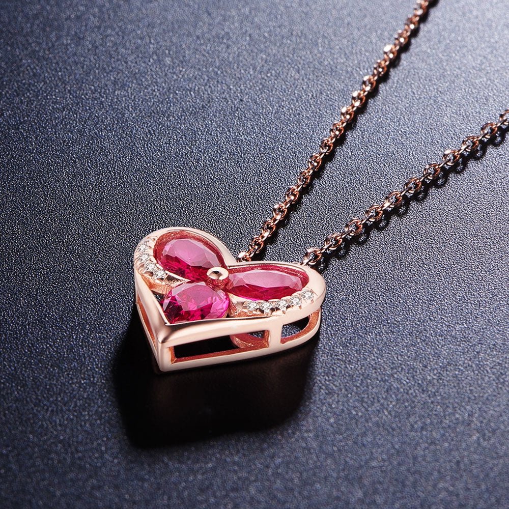 Halskæde i rosa forgyldt sølv med hjerte vedhæng med røde zirconia stene - Urma.dk
