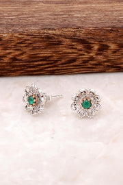 Håndlavede ørestikker i filigran broderet sterlingsølv med smaragd - Urma.dk