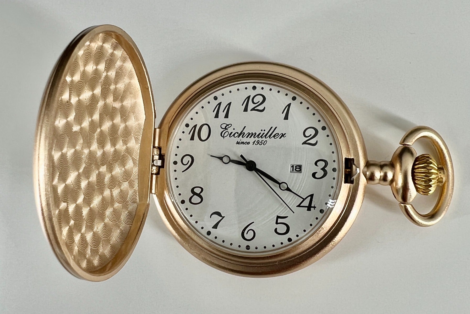 Lommeur i mat forgyldt metal med dato og klap - Ø 48 mm - Urma.dk