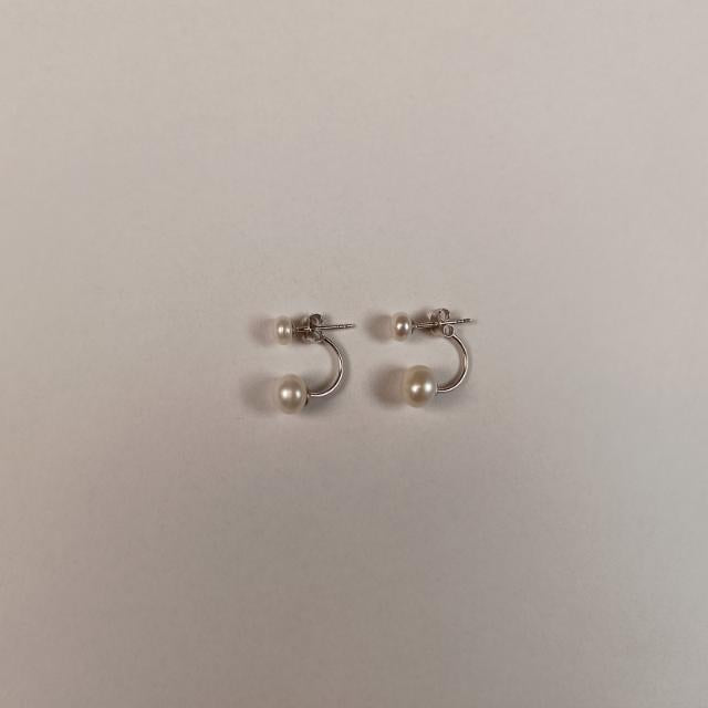 Rhodineret sølv ørering dobbelt ferskvandsperle - Urma.dk