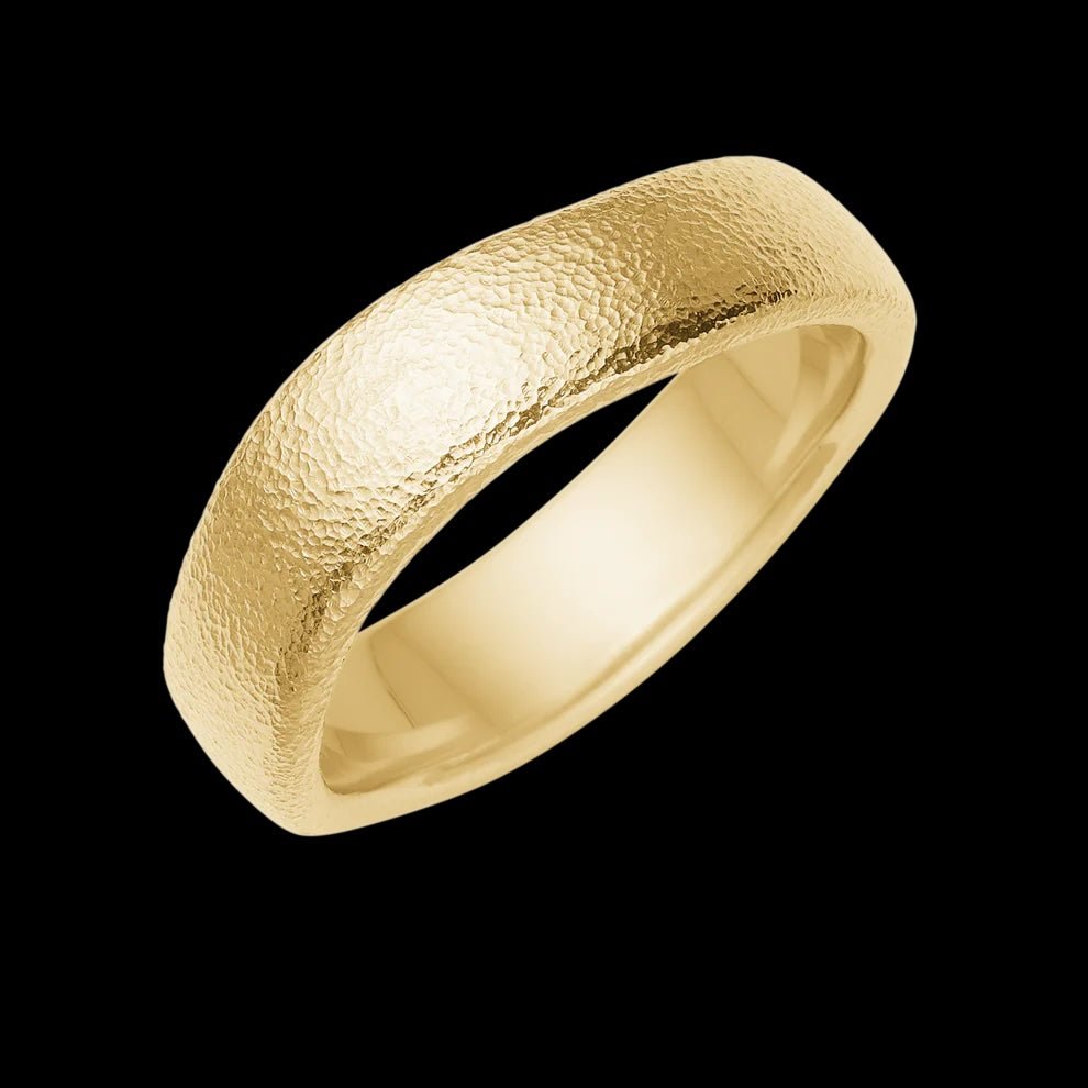 Ring 14 karat med hamret overflade. - Urma.dk