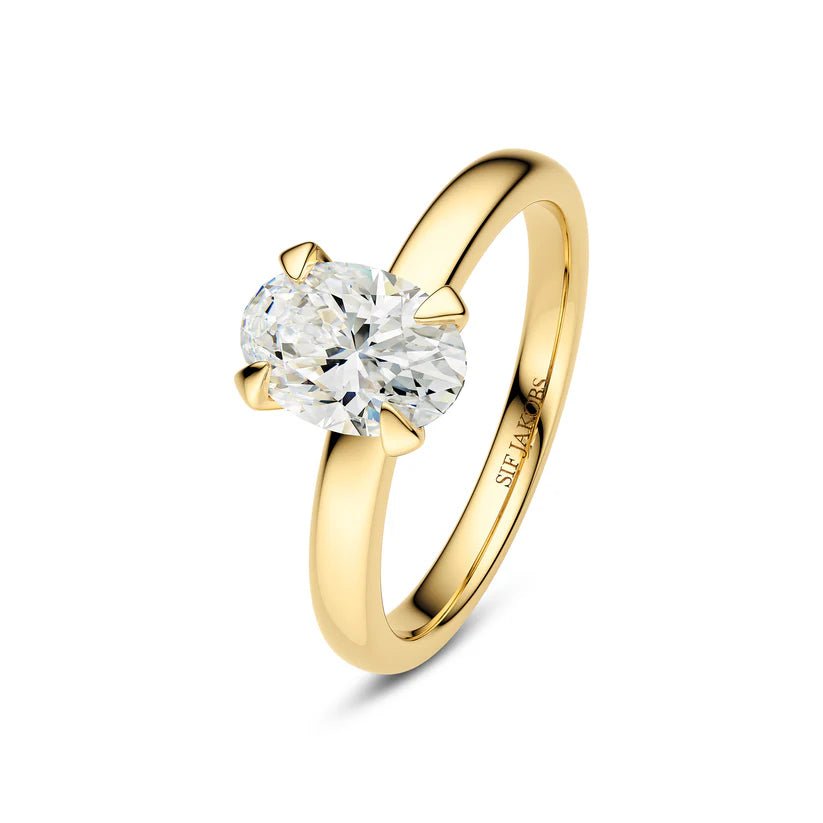 Sif Ring Grace Ovale Solitaire - 14 kt. guld el. hvidguld 1.00 - 3.00 ct TW G - H VS lab - grown diamant SJ - R2568 - WD - YG - Urma.dk