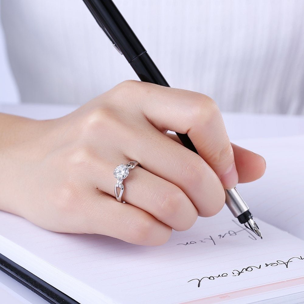 Sølv ring med blomst med zirconia sten - Urma.dk