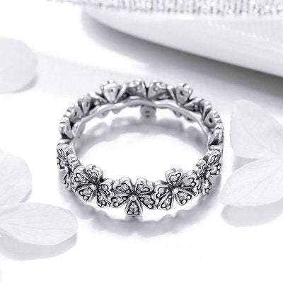 Sølv ring med blomster med stene - Urma.dk