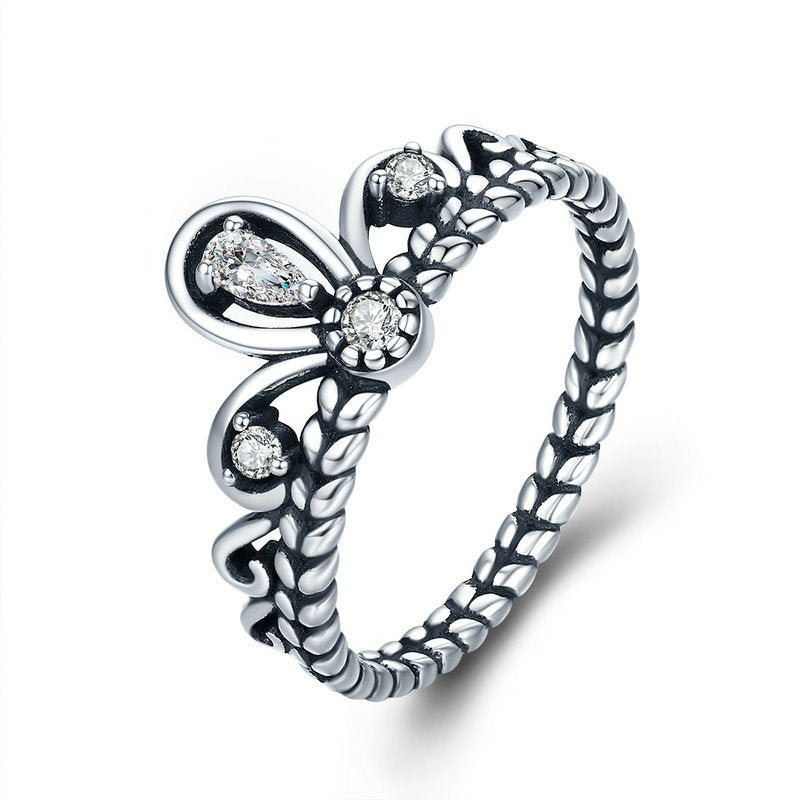 Sølv ring med krone form med zirconia - Urma.dk