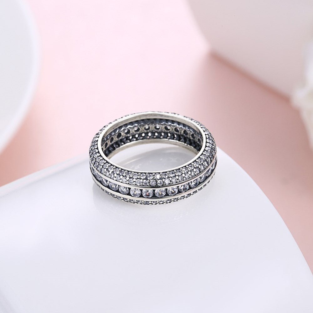 Sølv ring med stene hele vejen rundt - Urma.dk