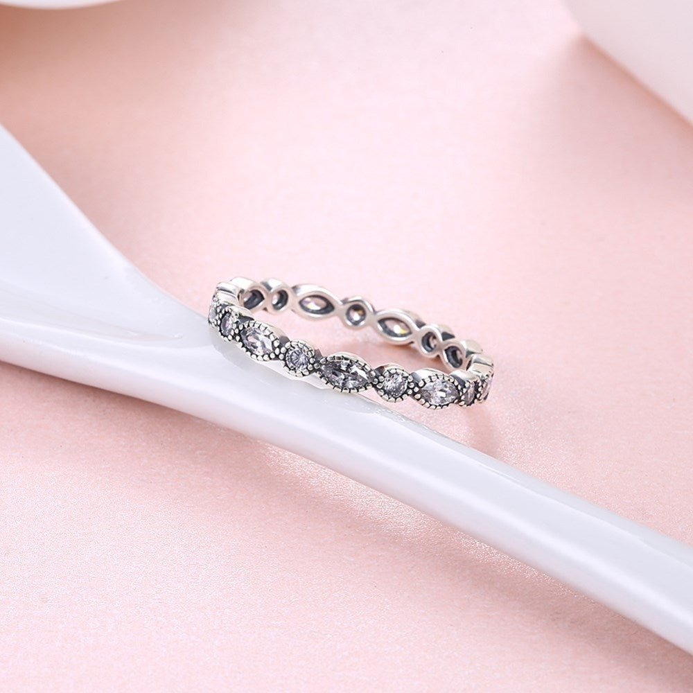 Sølv ring med zirconia stene - Urma.dk