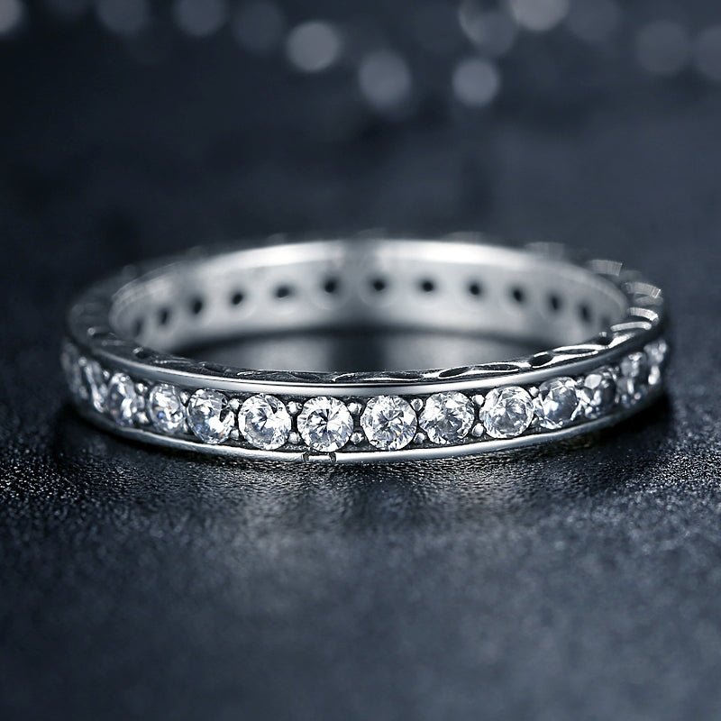 Sølv ring med zirconia stene på række - Urma.dk