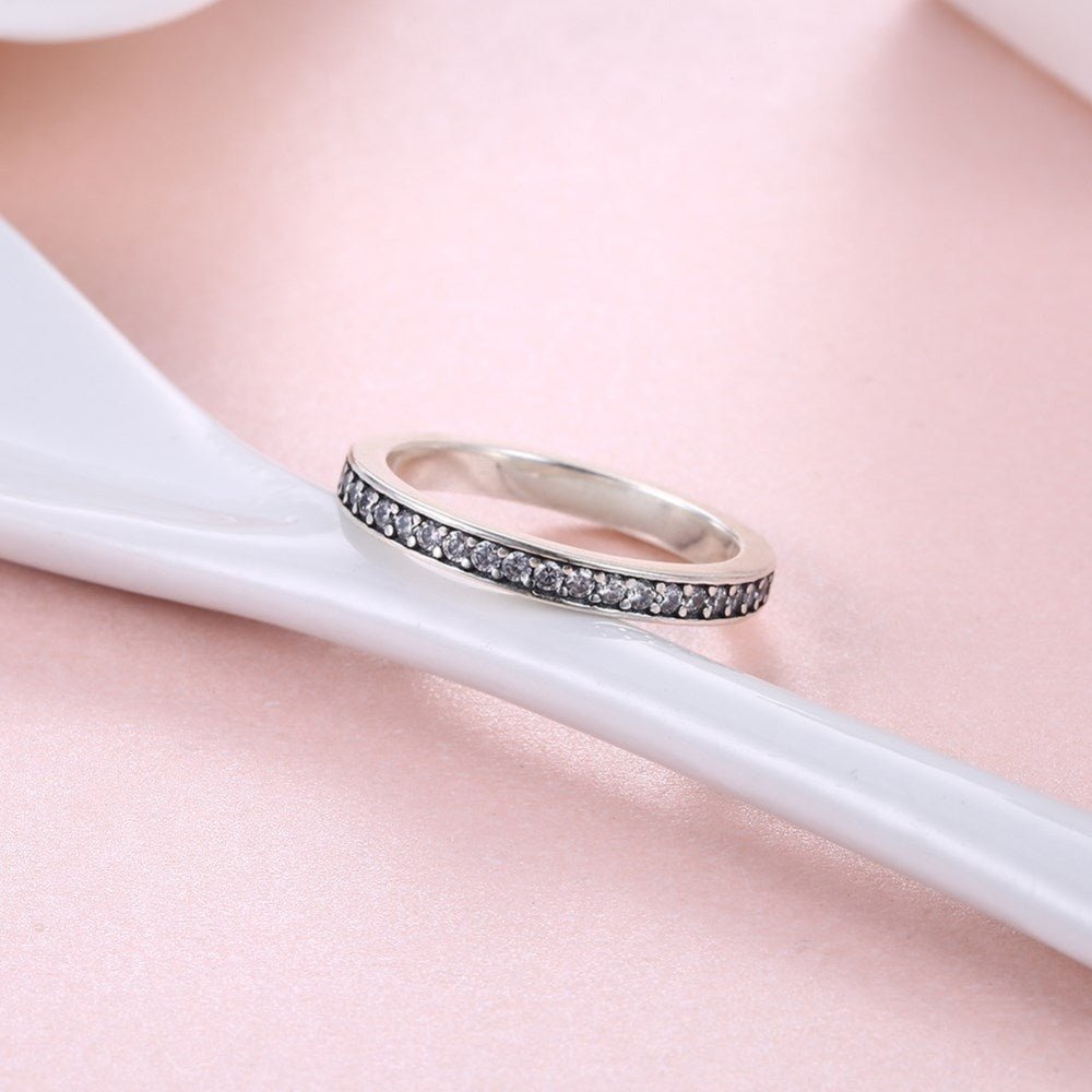 Sølv ring smalt med stene og hvid emalje - Urma.dk