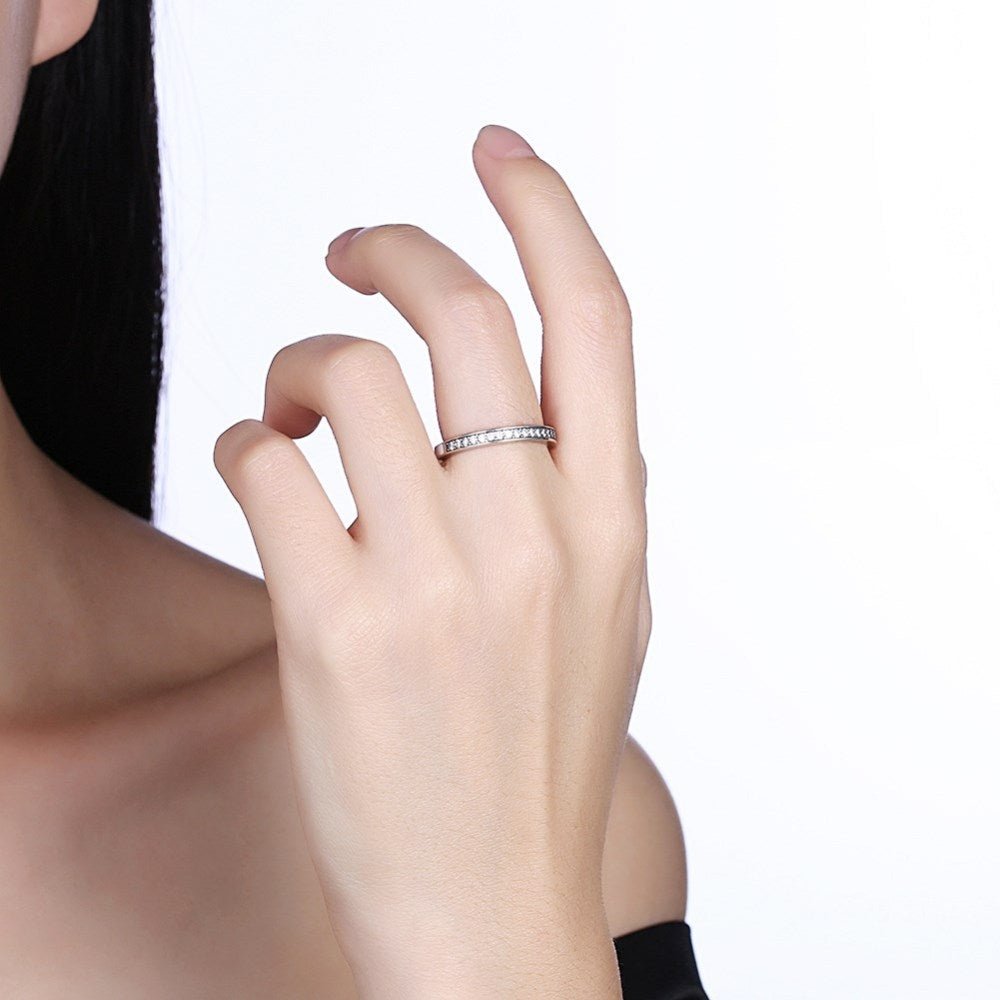 Sølv ring smalt med stene og hvid emalje - Urma.dk