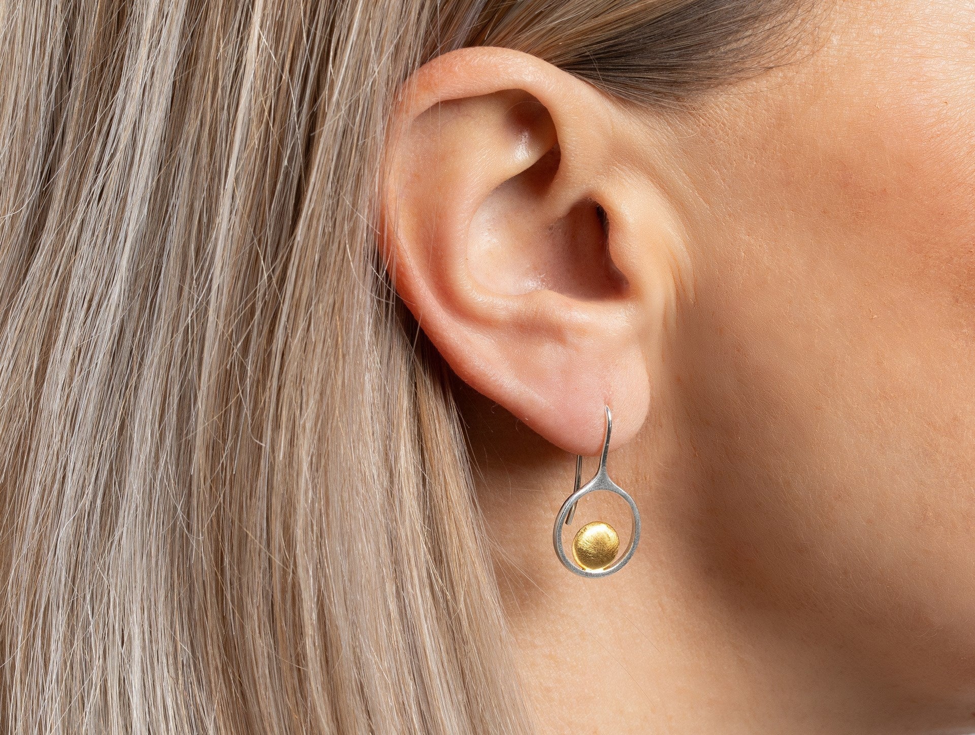 Sterling sølv ørehænger, delvis fg mat/børstet - Urma.dk