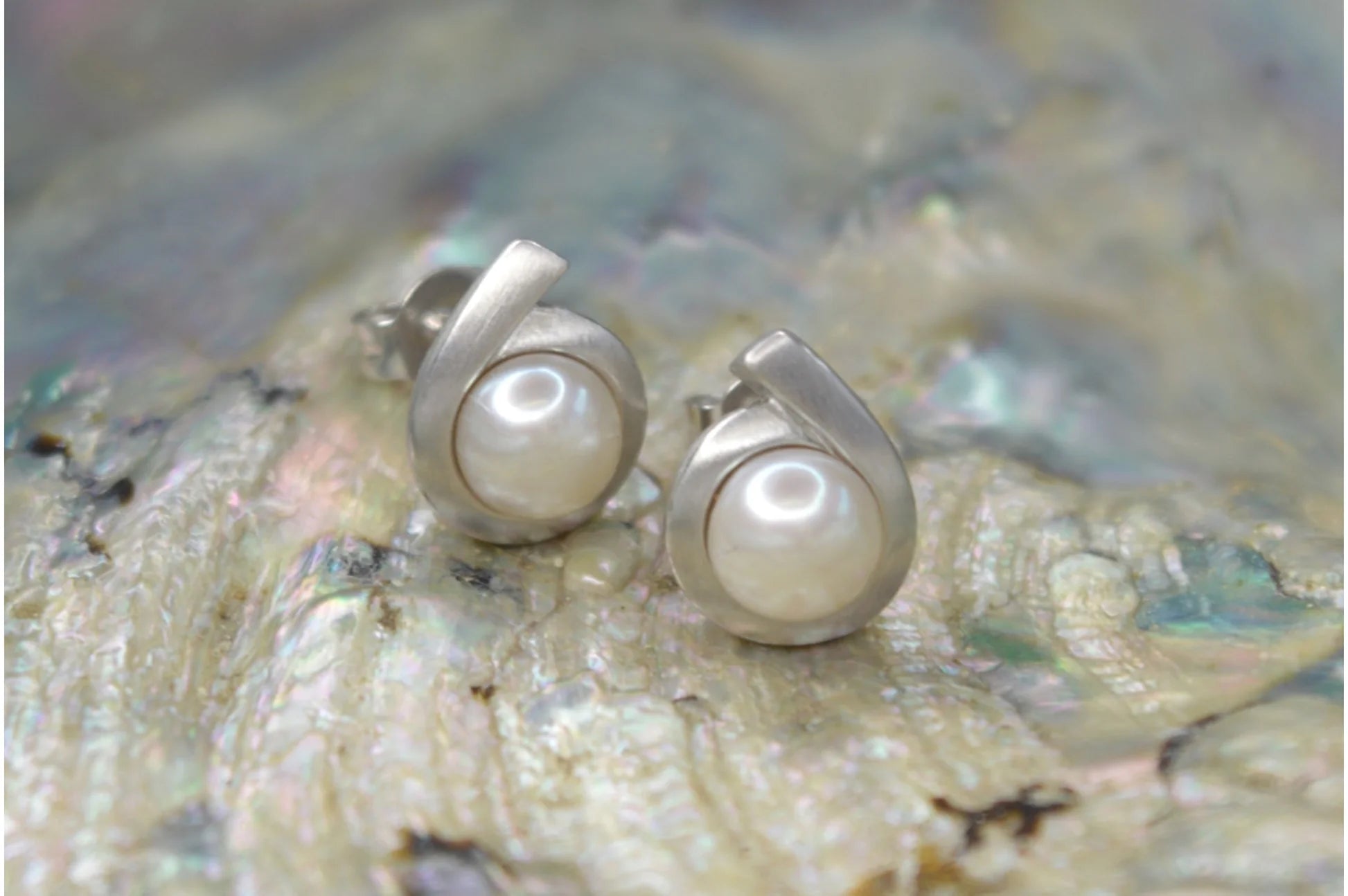 Sterling sølv ørehænger, mat rho., hvid kulturperle 2,64ct - Urma.dk