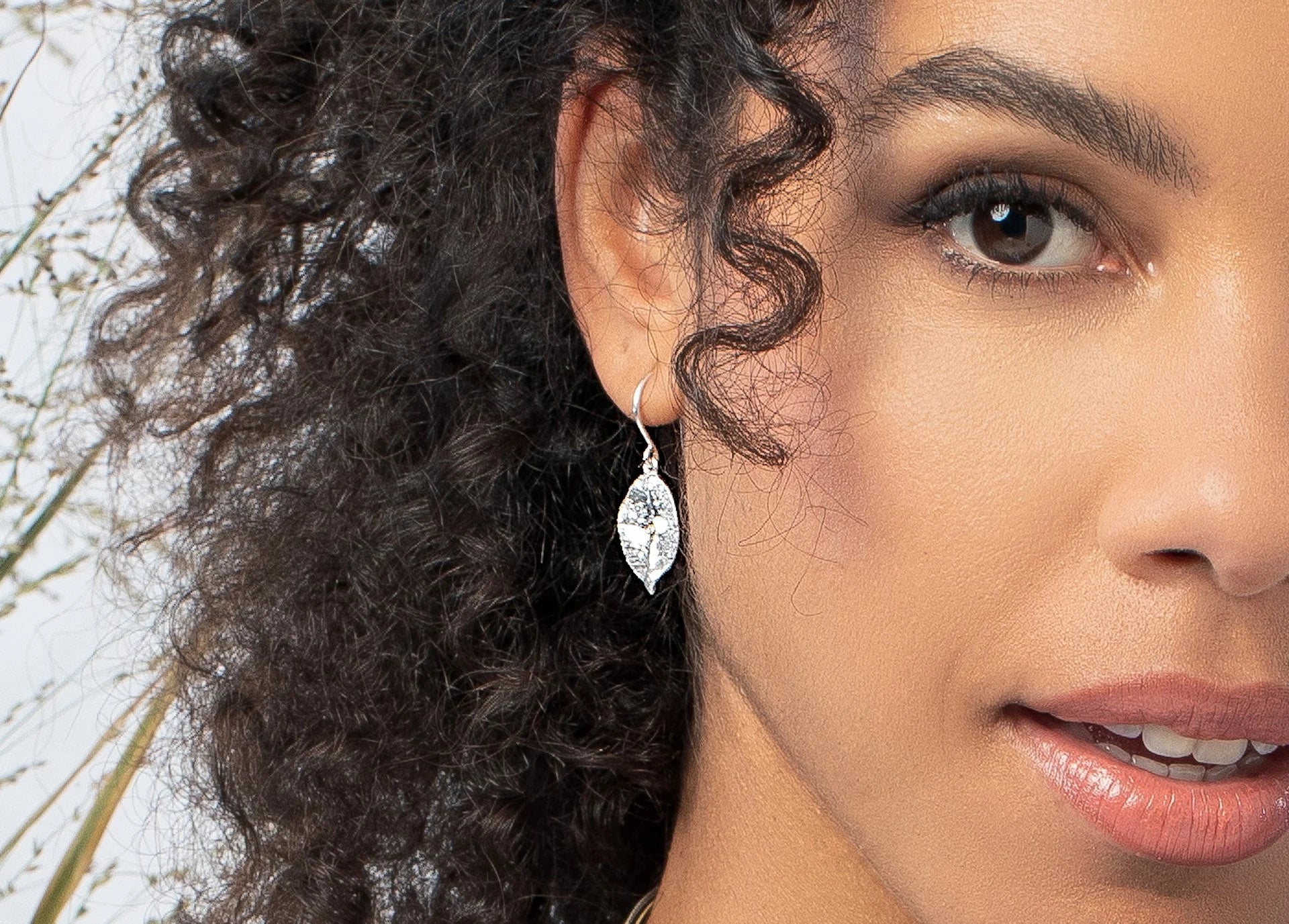 Sterling sølv øreringe, delvis fg. satinmat br 0,02ct W - SI - Urma.dk