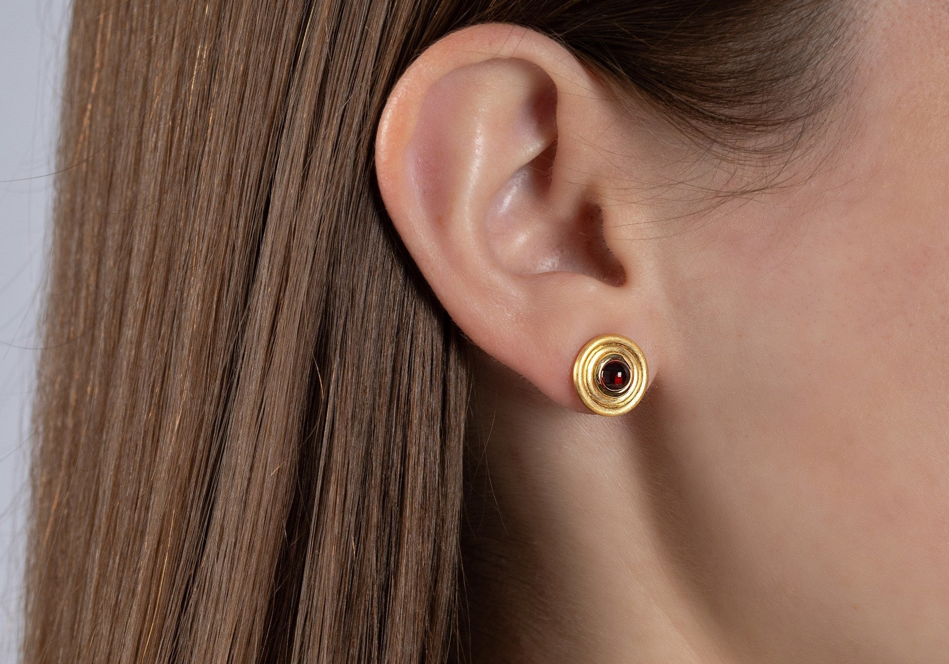 Sterling sølv Øreringe, fg mat/blank, granat 1,65ct - Urma.dk