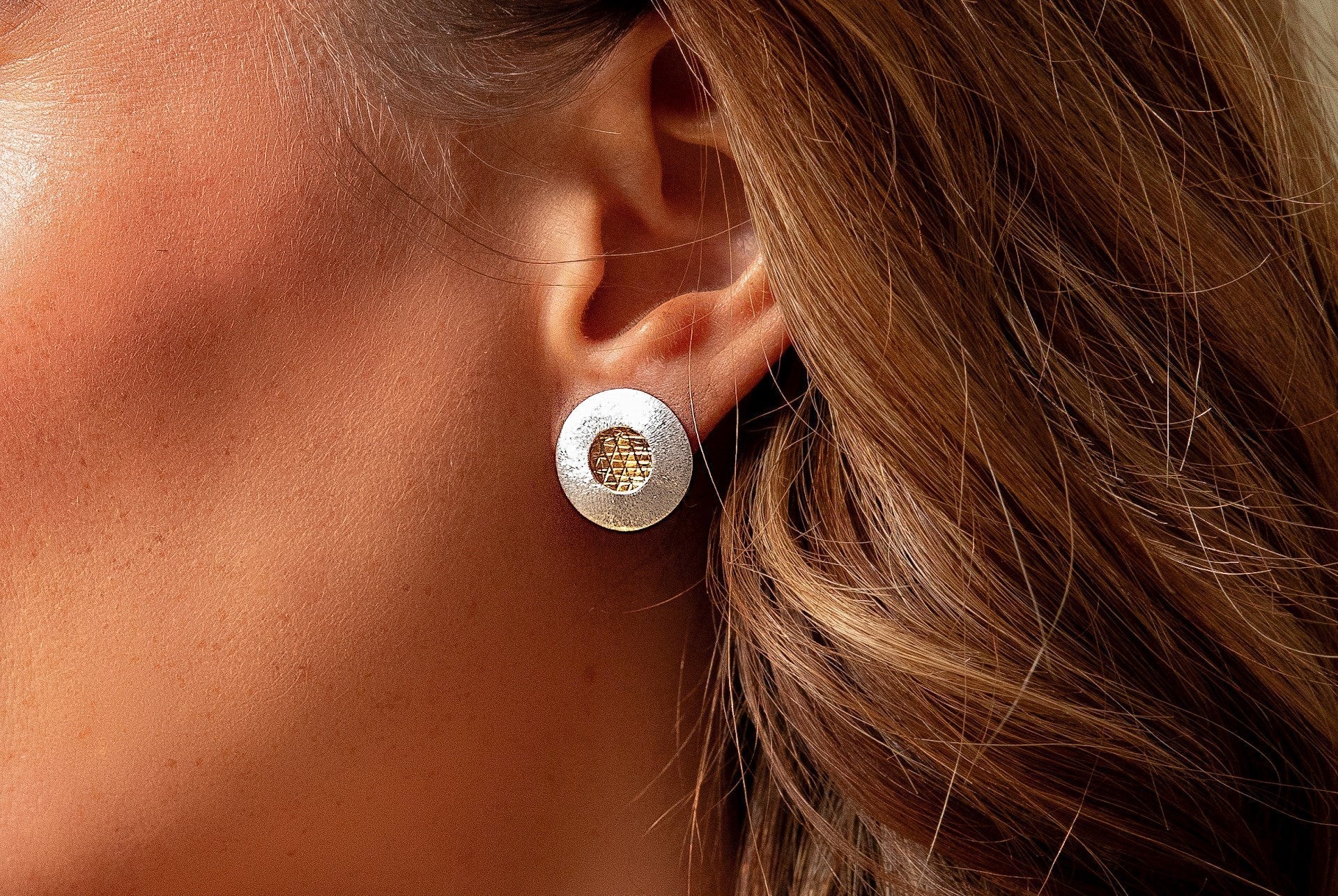 Sterling sølv Ørestikker, delvis fg, børstet - Urma.dk