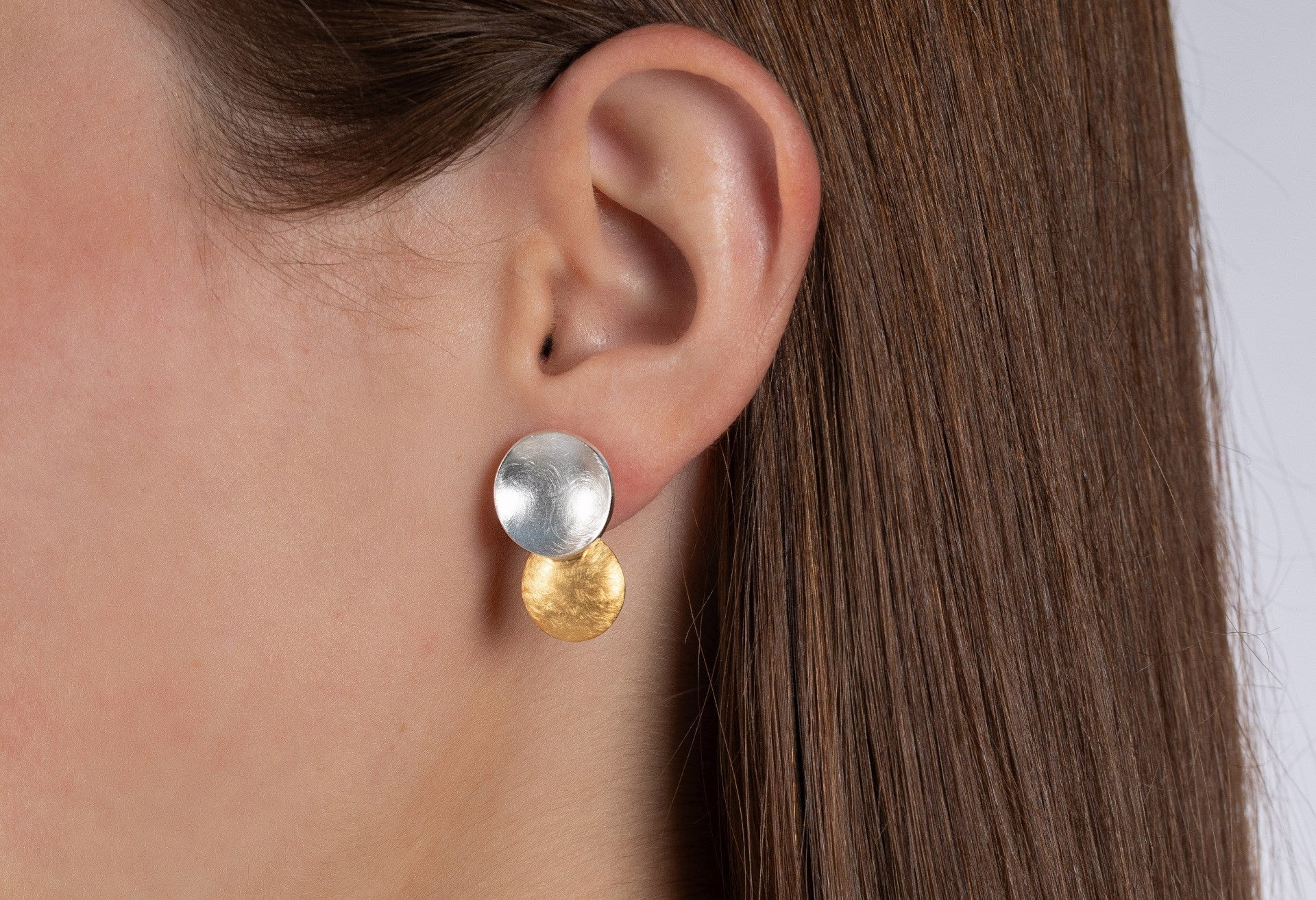 Sterling sølv Ørestikker, delvis fg børstet - Urma.dk