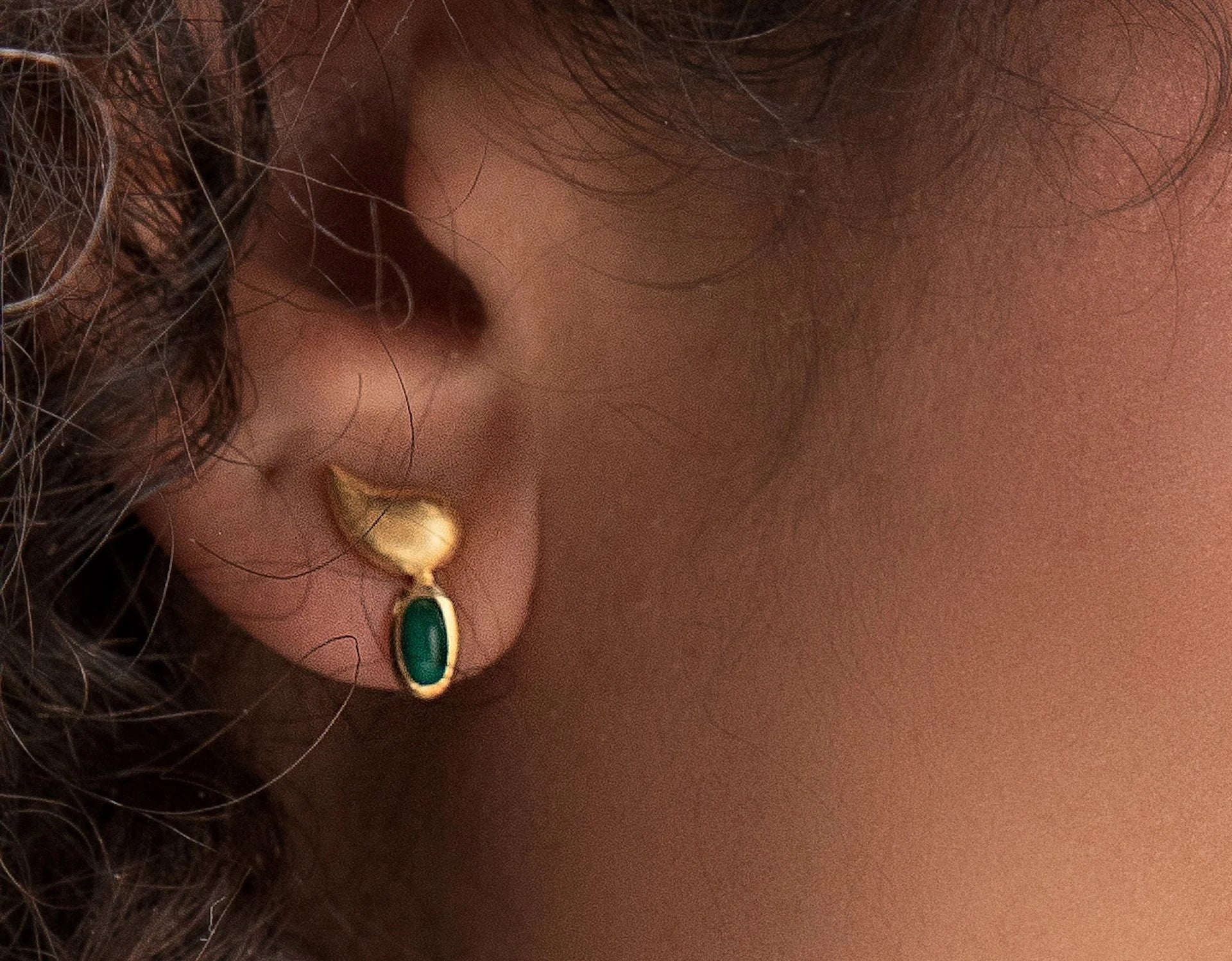 Sterling sølv Ørestikker, fg børstet/blank, malakit 0,51ct - Urma.dk