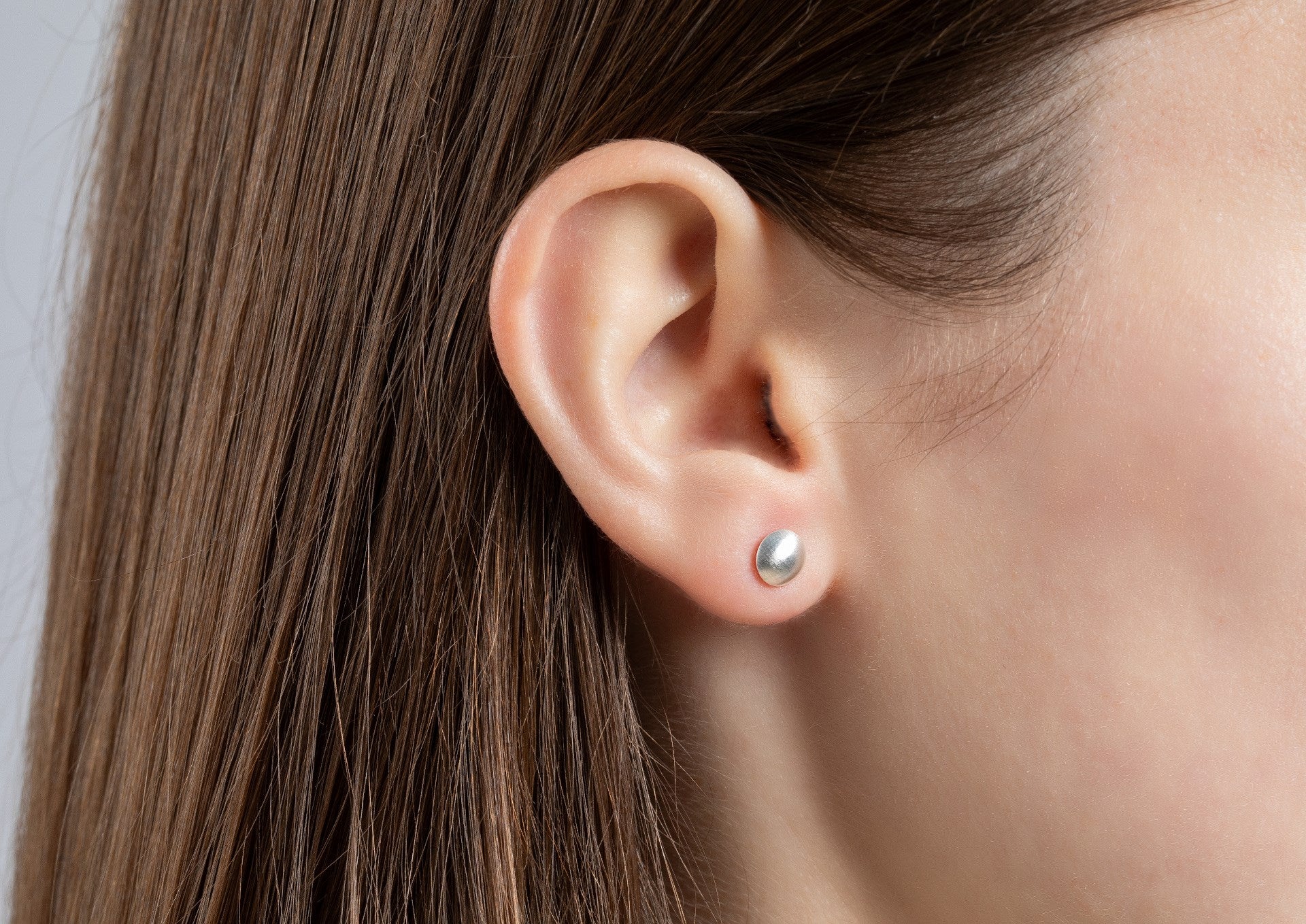 Sterling sølv Ørestikker "lille knap" mat - Urma.dk