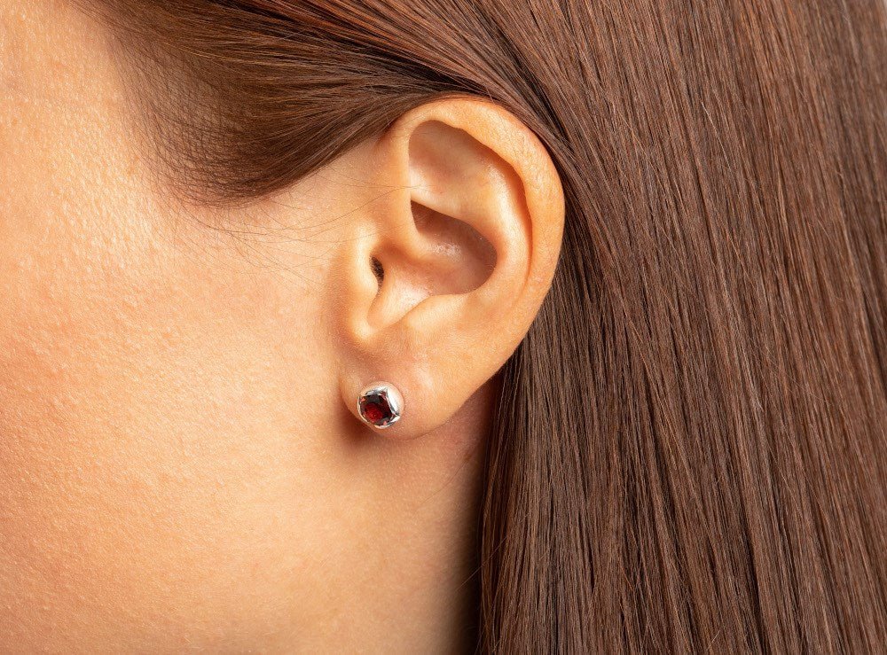 Sterling sølv Ørestikker mat, Granat 1,66ct - Urma.dk