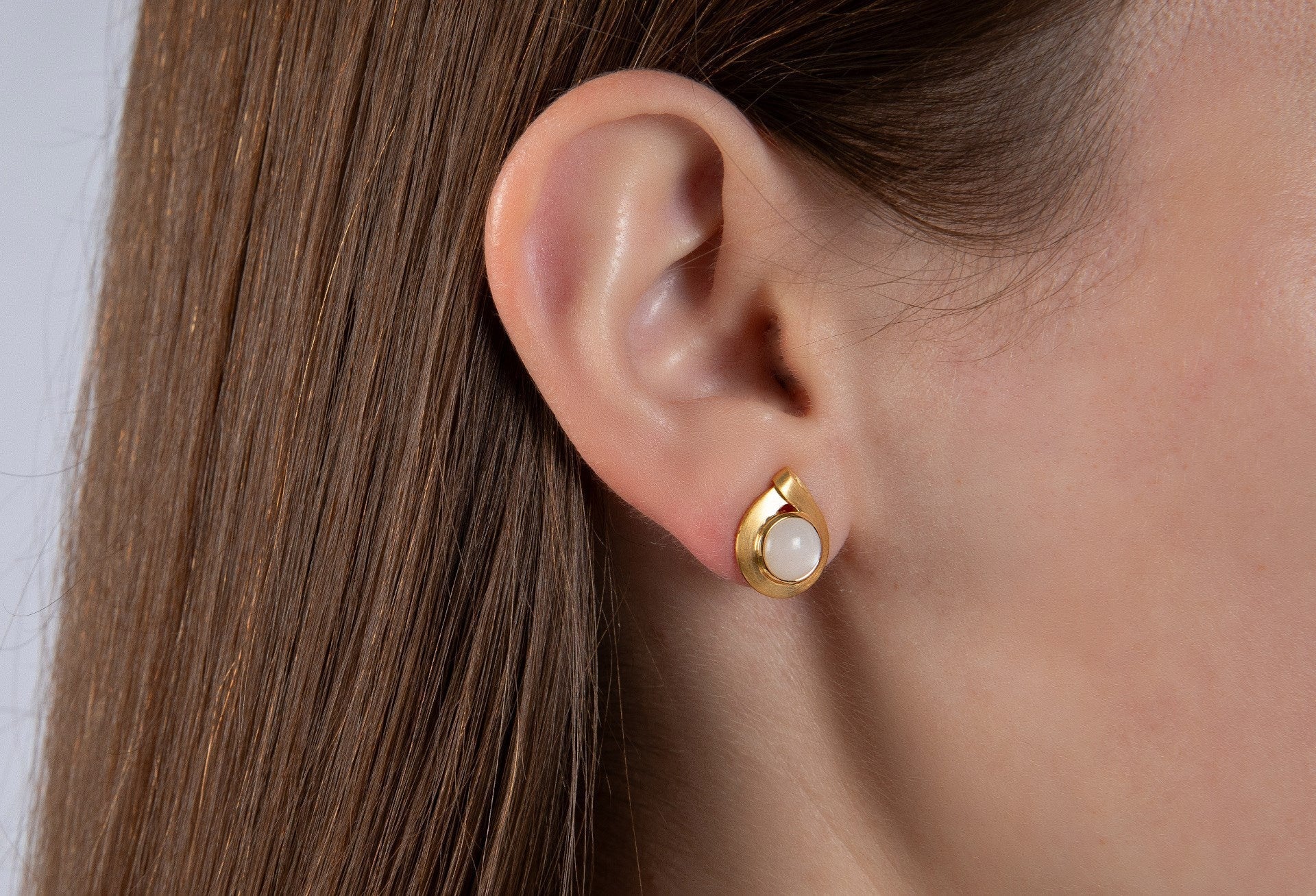 Sterling sølv Ørestikker, mat/blank fg, månesten 2.49ct - Urma.dk