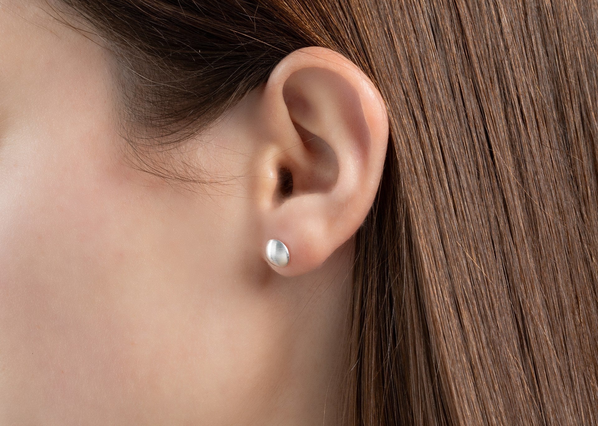 Sterling sølv Ørestikker "medium button" mat - Urma.dk