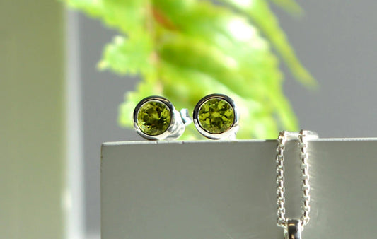 Sterling sølv Ørestikker polerede, peridot 0,90ct - Urma.dk