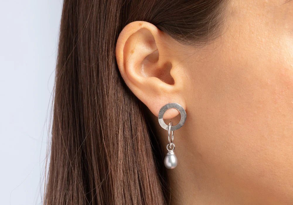 Sterling sølv Ørestikker, rho. mat., kulturperler grå 7.07 - Urma.dk