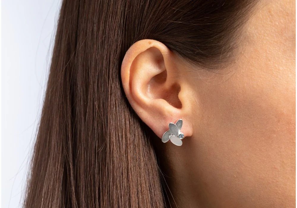 Sterling sølv Ørestikker sandblæst, blå topas 0,09ct - Urma.dk