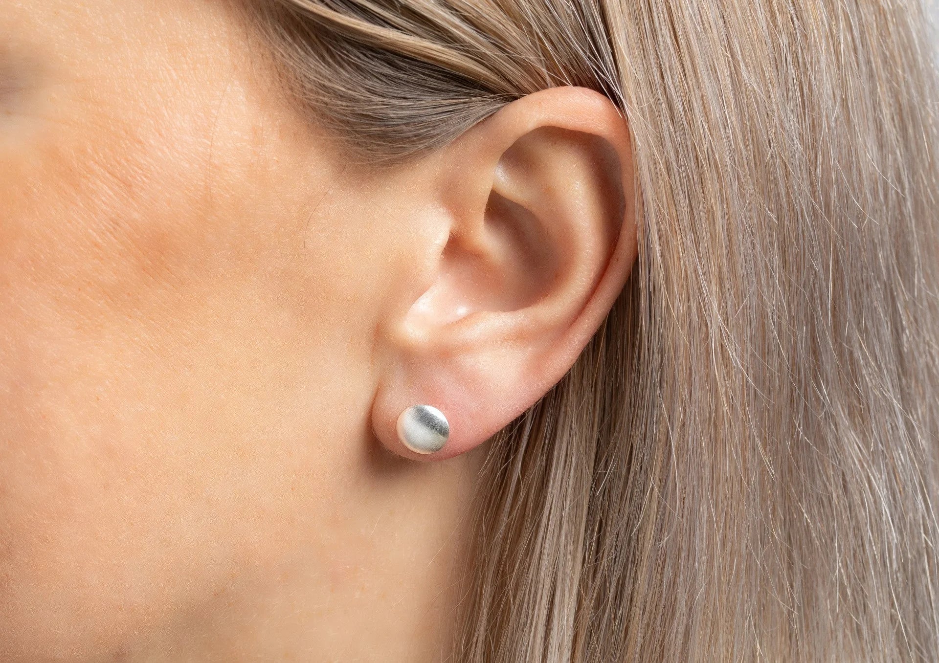 Sterling sølv Ørestikker "stor knap" mat - Urma.dk